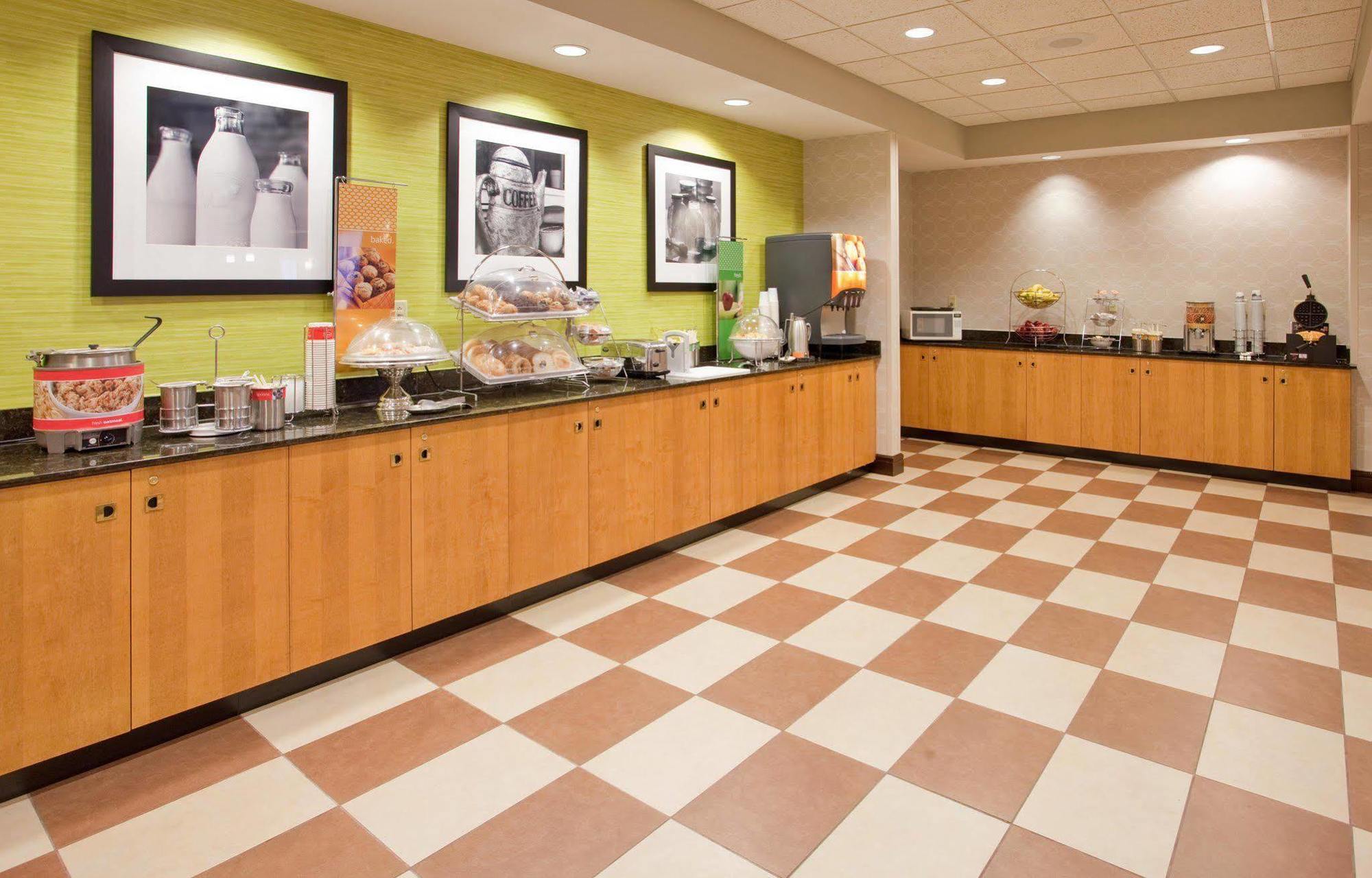 Hampton Inn Norfolk Esterno foto