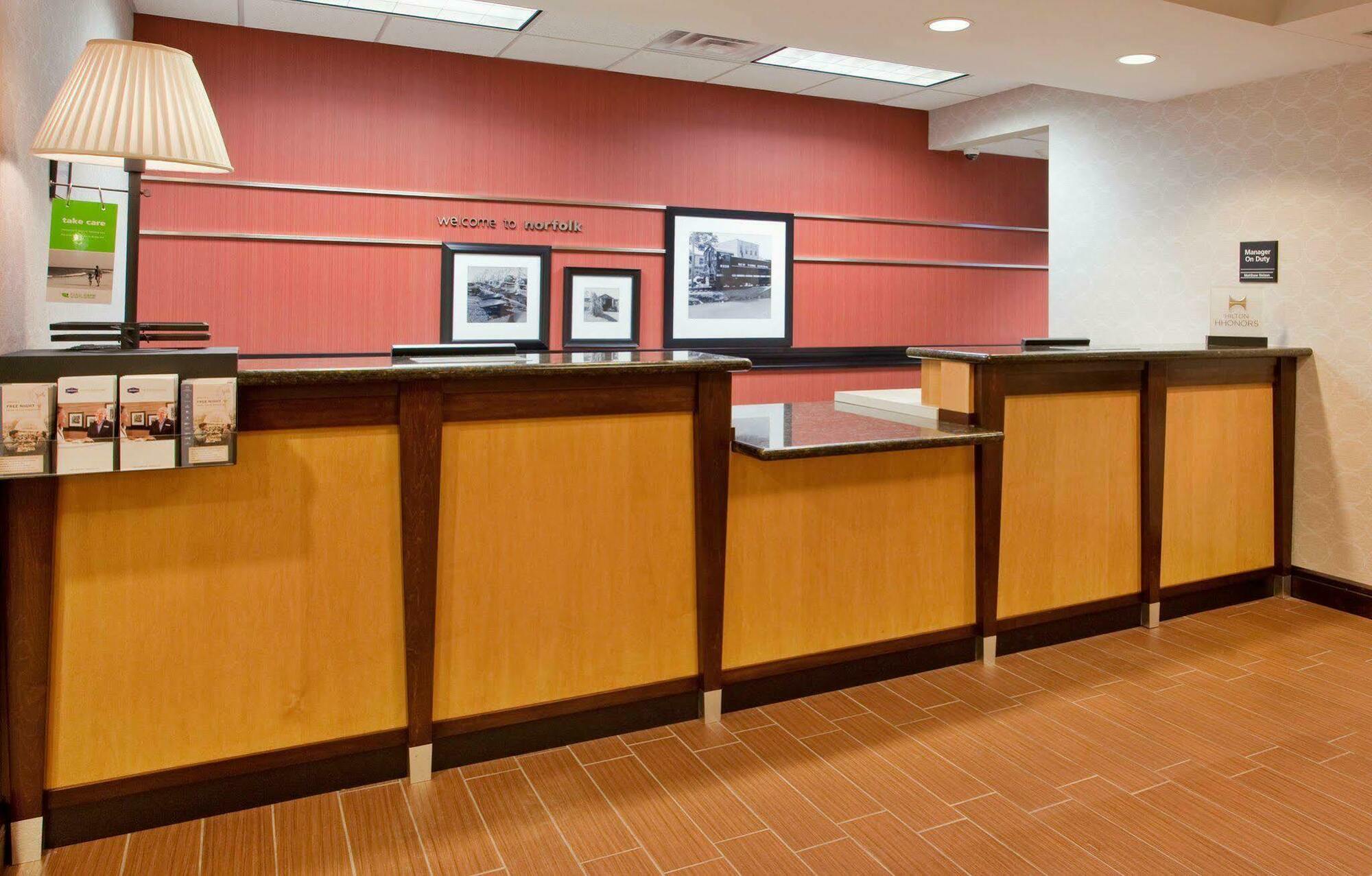 Hampton Inn Norfolk Esterno foto
